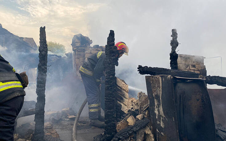 Κόλαση φωτιάς με 8 νεκρούς στην ανατολική Ουκρανία