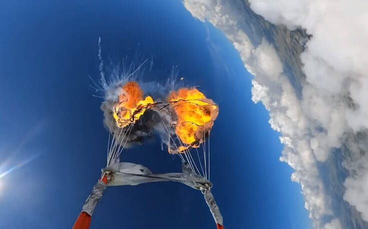 Έκανε ελεύθερη πτώση βάζοντας φωτιά στο αλεξίπτωτο (βίντεο)