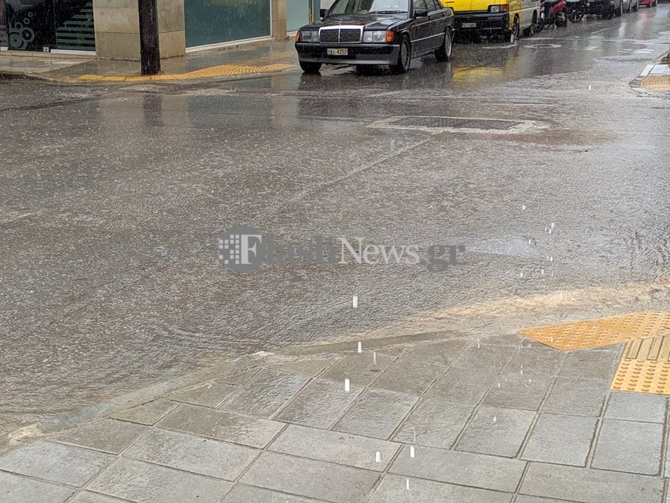 Πλημμύρισαν κεντρικοί δρόμοι στα Χανιά – Ανέβηκε η στάθμη του νερού (φωτο)