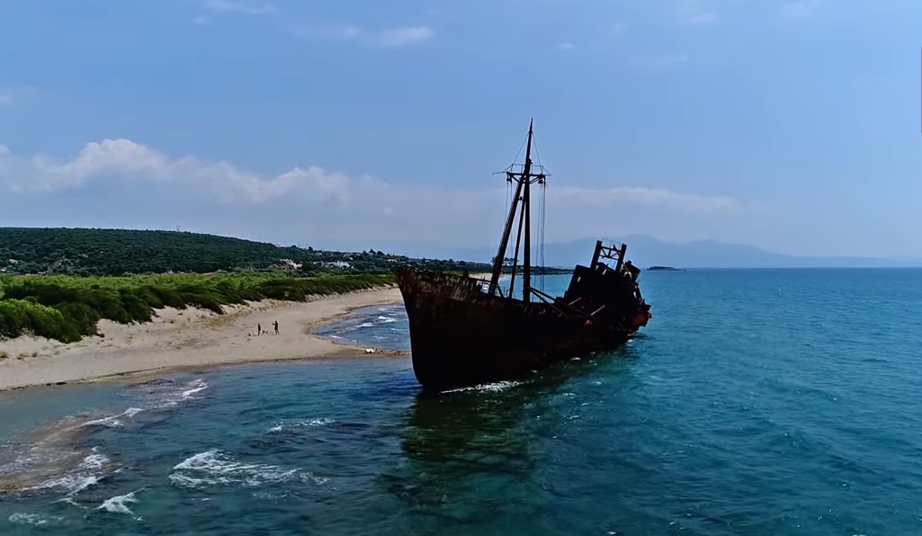 Το «Κόκκινο» Ναυάγιο της Λακωνίας: Πλοίο – φάντασμα ή θύμα οικονομικής αποτυχίας; (βίντεο)
