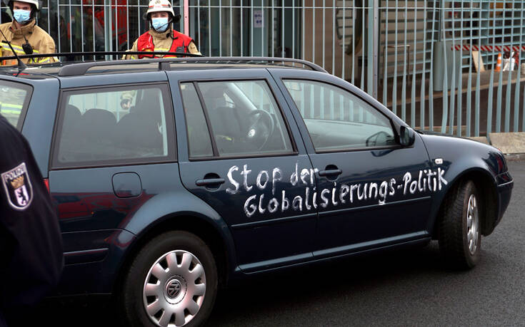 Βερολίνο: Έπεσε στην Καγκελαρία για να διαμαρτυρηθεί για τα μέτρα για τον κορονοϊό