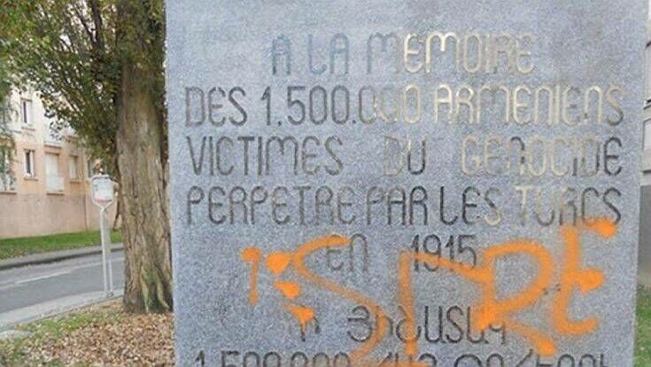 Έγραψαν φιλοτουρκικά συνθήματα στο μνημείο της γενοκτονίας Αρμενίων στο Ντεσέν Γαλλίας