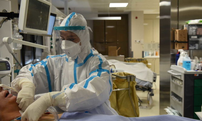 Κορωνοϊός:“Έμφραγμα” στα νοσοκομεία της χώρας με 3.650 βαριές νοσηλείες–“Δε φτάνουν οι ΜΕΘ