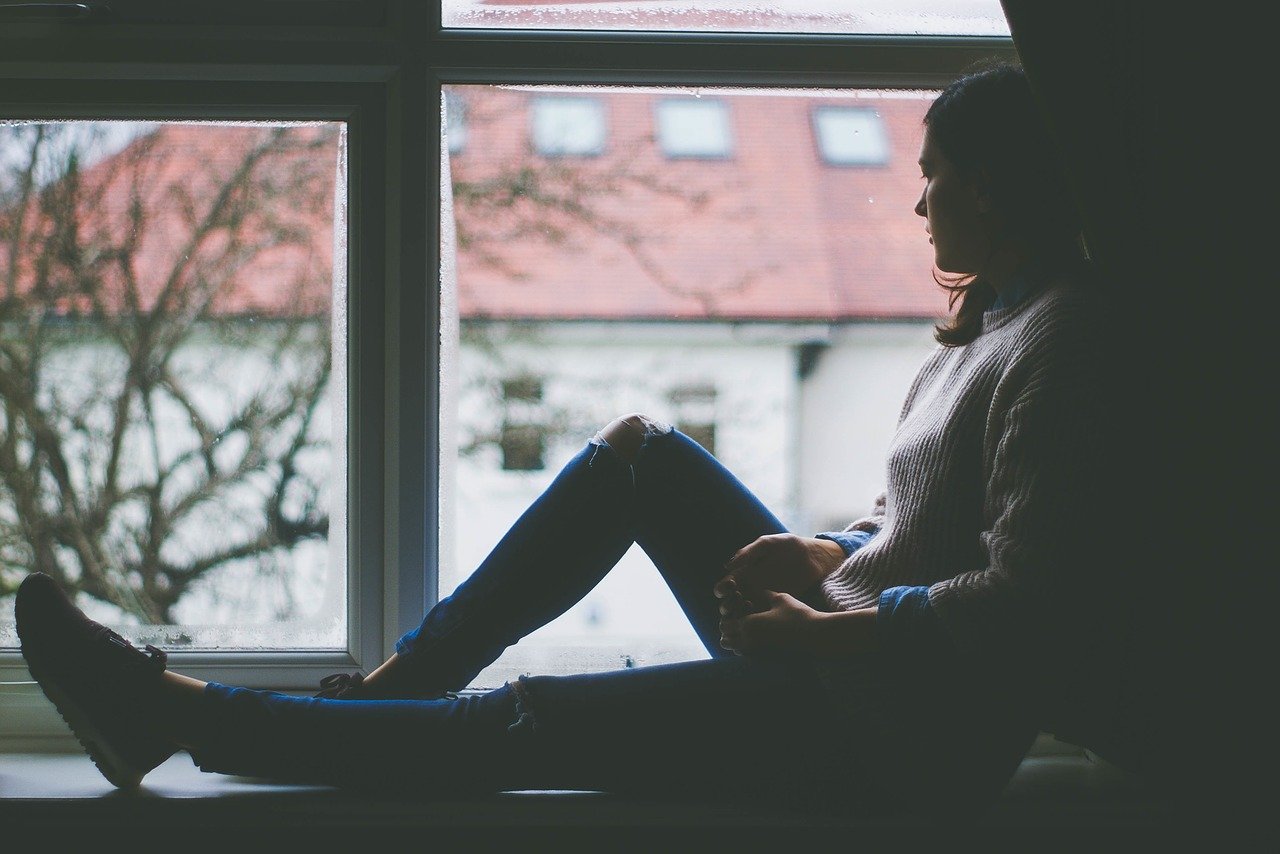 Ανησυχείς αν κάποιος δικός σου περνάει κατάθλιψη; Τσέκαρε αυτά τα 6 σημάδια