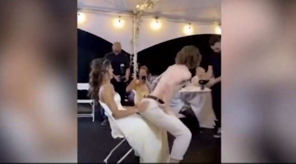 Bίντεο: Όταν ο γαμπρός προσπαθεί να προσφέρει lap dance στη νύφη και τα κάνει μαντάρα