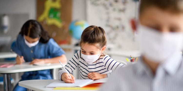 Σχολεία: Ξεκινούν τα διαλείμματα μάσκας