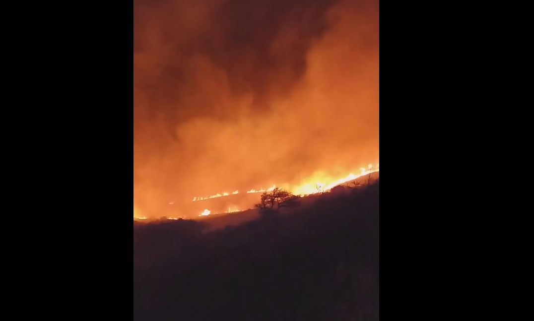 Μεγάλη πυρκαγιά στην περιοχή του Χανδρά στην Σητεία (βίντεο)
