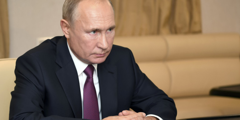 Πολιτικός αναλυτής ισχυρίζεται ότι ο Πούτιν έχει Πάρκινσον και θα παραιτηθεί τον Ιανουάριο