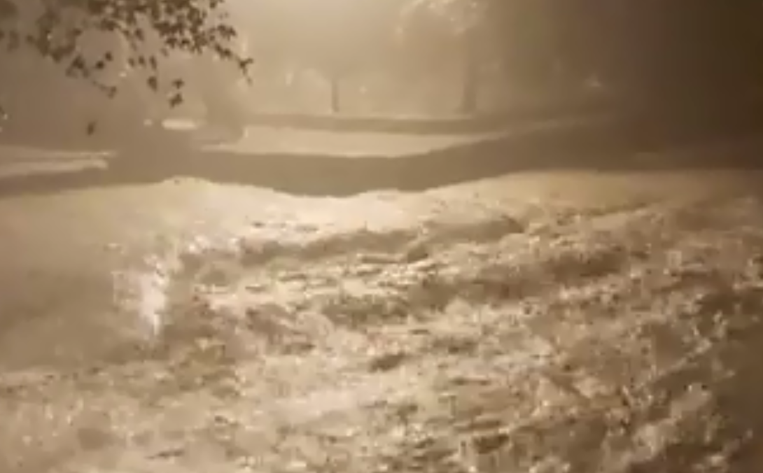 Ισχυρές βροχοπτώσεις και στα Χανιά (βίντεο)