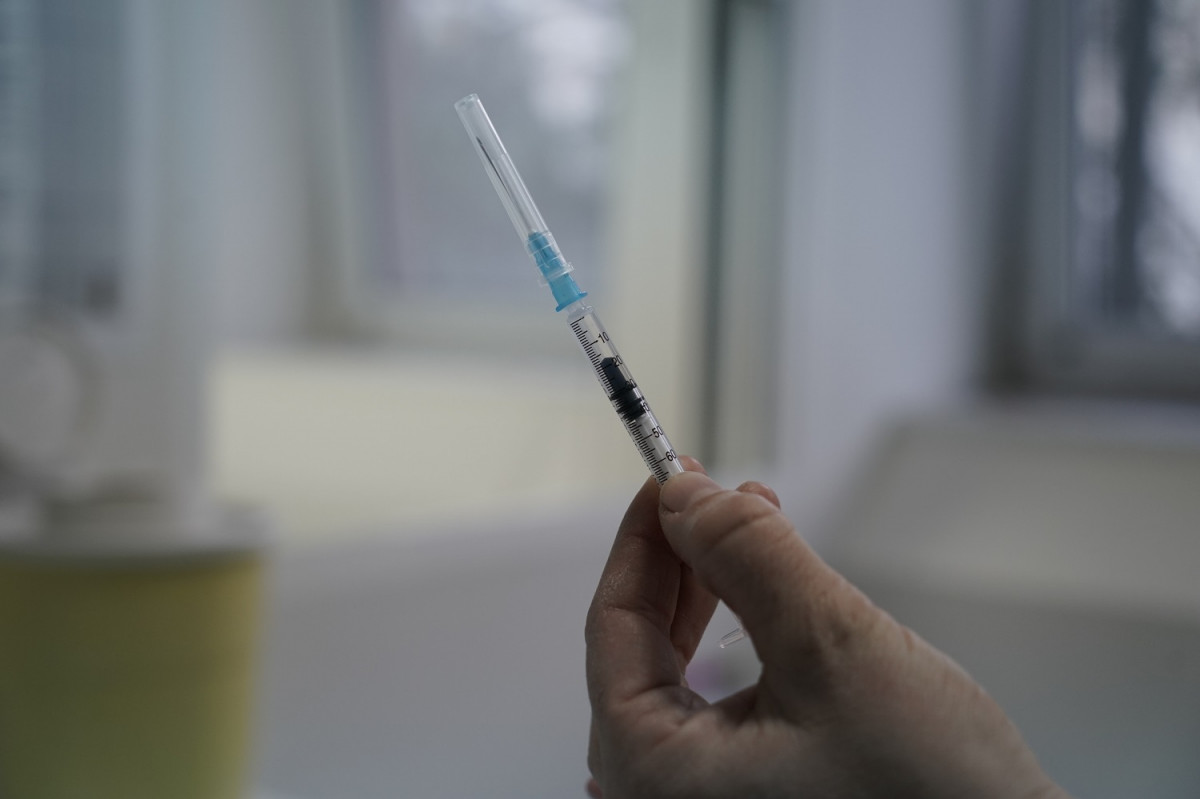 Δεύτερη μέρα εμβολιασμών, εμβολιάζονται στον Ευαγγελισμό Τσίπρας και Κικίλιας