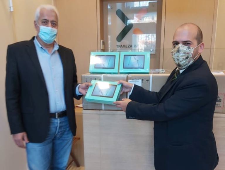 Τράπεζα Χανίων: Δωρεά 30 tablet στον Δήμο Αποκορώνου