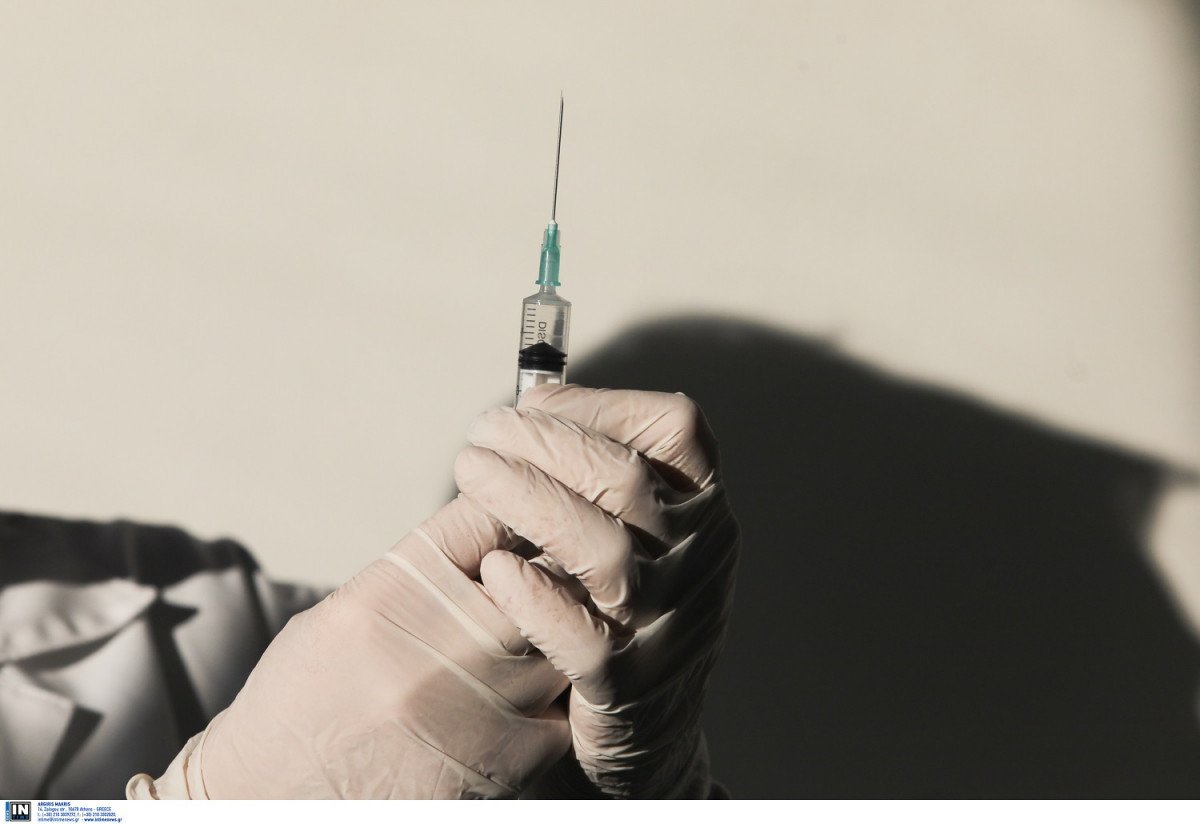 Μέρα αισιοδοξίας και για την Ε.Ε.: Ξεκινούν οι εμβολιασμοί σε πολλές χώρες