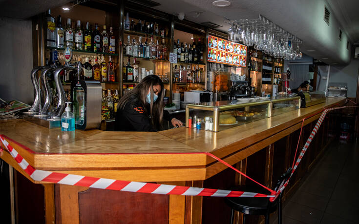 Μπαρ στη Μαδρίτη ζητεί από τους τακτικούς του πελάτες να προπληρώσουν τα ποτά τους