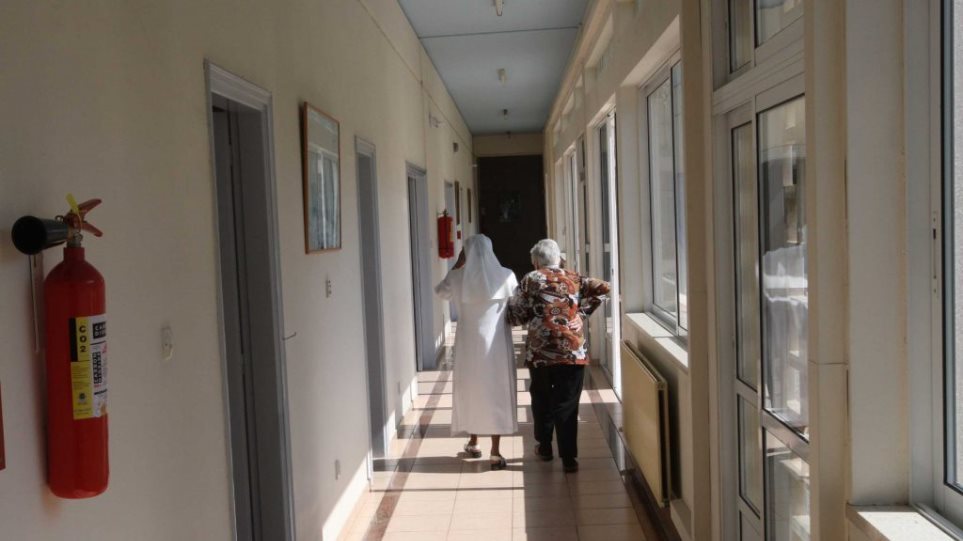 Συναγερμός στη Λαμία: Διψήφιος αριθμός κρουσμάτων σε γηροκομείο