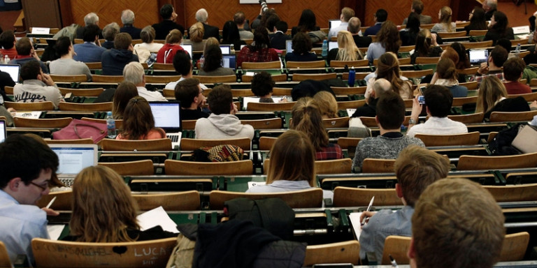 Aλλαγές σε Πανελλήνιες – Πανεπιστήμια: Ελάχιστη βάση εισαγωγής, τέλος σε αιώνιους φοιτητές