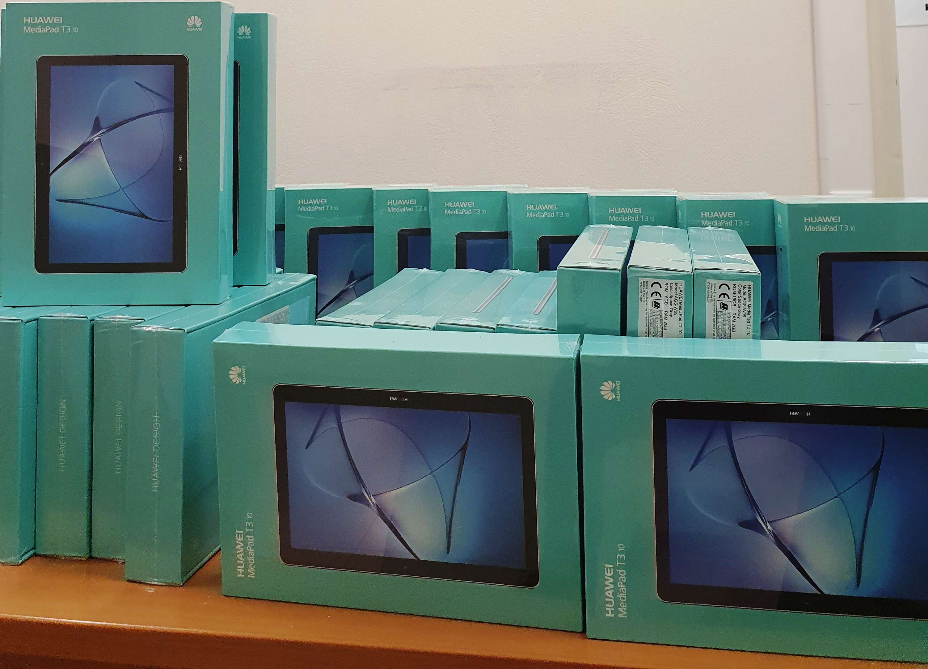 Ο Δήμος Σφακίων παρέδωσε 30 tablets για τους μαθητές