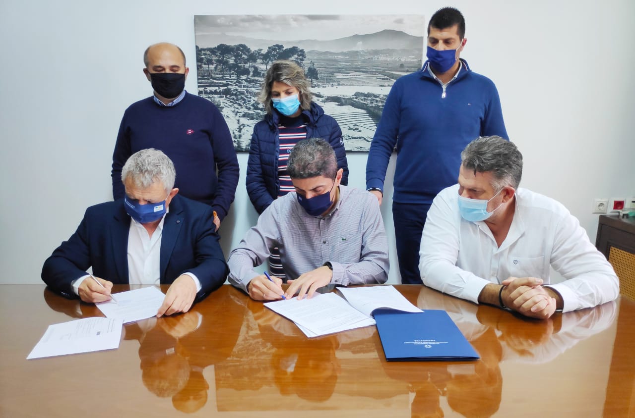 Yπογραφή Αυγενάκη στην προγραμματική για κατασκευή κλειστού γυμναστηρίου στο Τυμπάκι