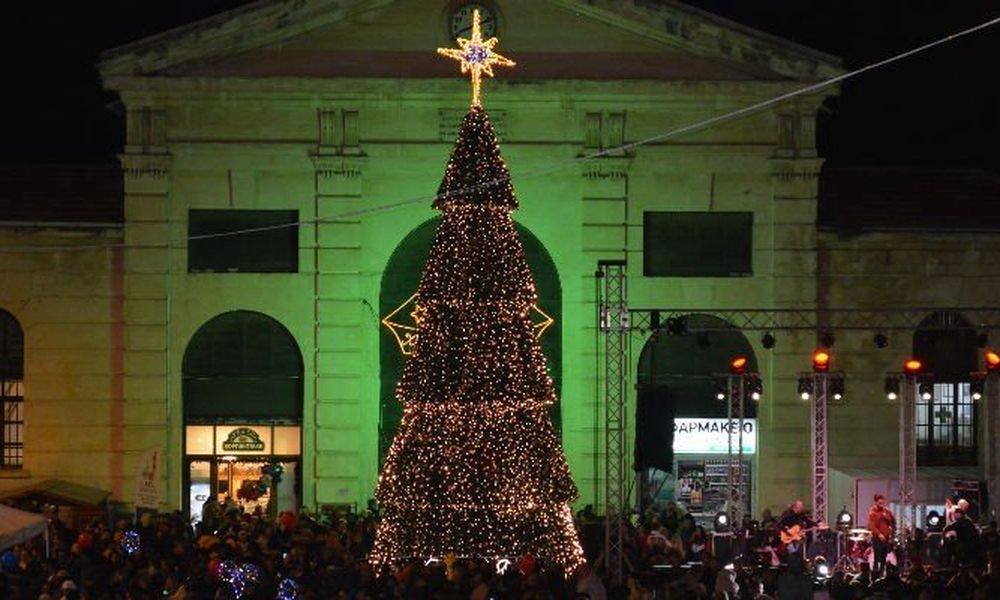 -LIVE- Η φωτοδότηση του χριστουγεννιάτικου δέντρου στα Χανιά