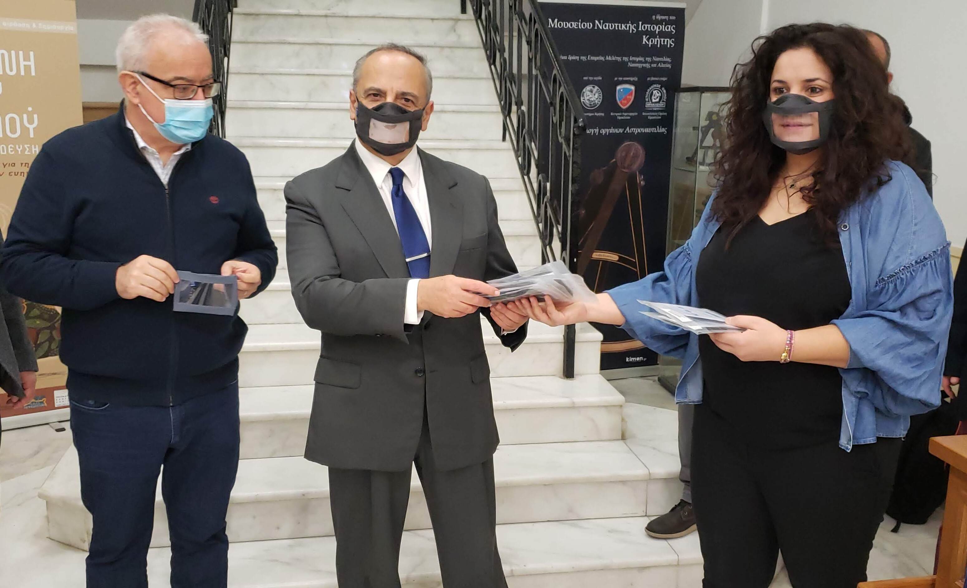 5.500 ειδικές μάσκες από την Περιφέρεια σε εκπαιδευτικούς της Κρήτης