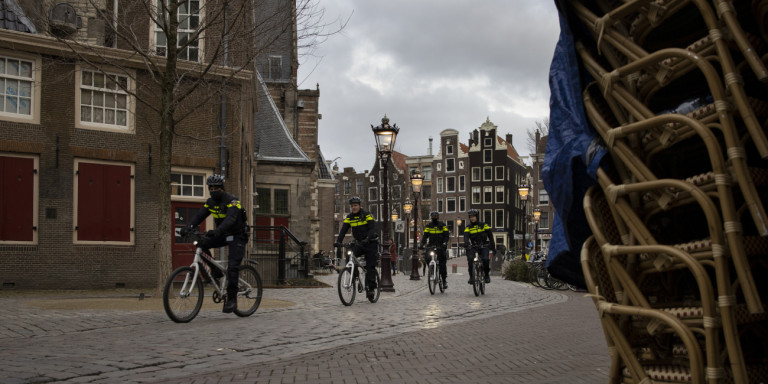 Ολλανδία: Εξετάζεται νυχτερινή απαγόρευση κυκλοφορίας για πρώτη φορά μετά τον Β’ Π.Π.
