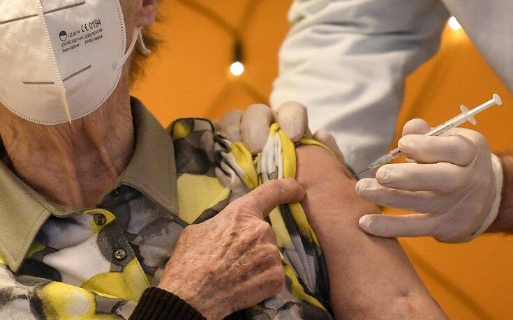 Τι πάει στραβά με τον εμβολιασμό για τον κορωνοϊό στη Γερμανία