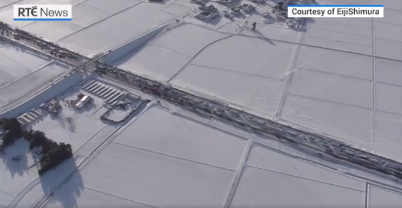 Απίστευτες εικόνες από καραμπόλα 130 αυτοκινήτων εξαιτίας του χιονιά στην Ιαπωνία (βίντεο)