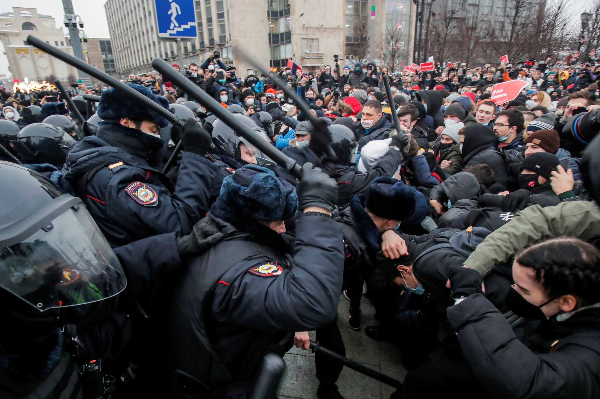 Υπόθεση Ναβάλνι: Το Κρεμλίνο κατηγορεί τους διαδηλωτές για υπερβολικά βίαιη συμπεριφορά