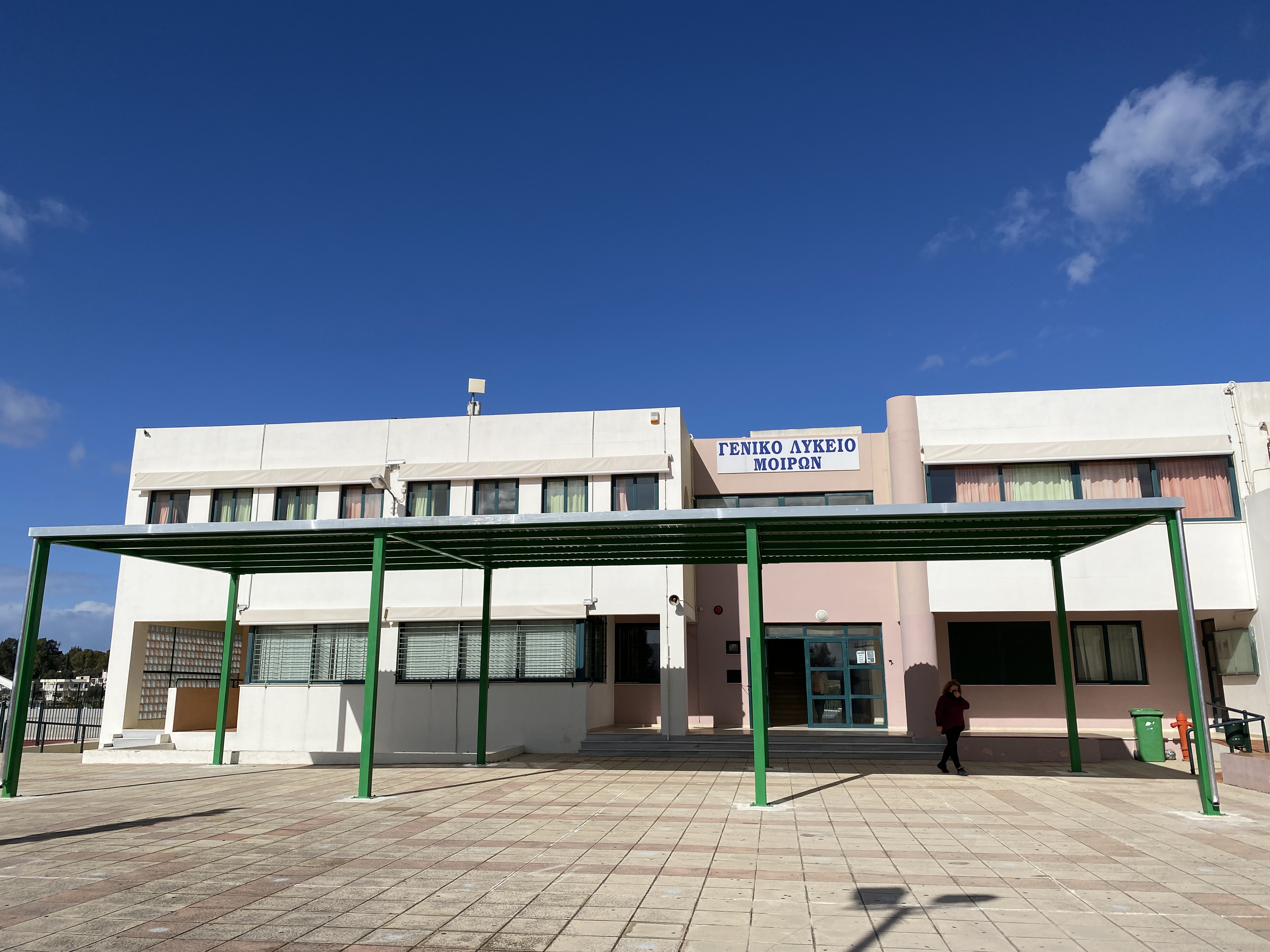 Δύο νέα στέγαστρα σε σχολεία σε Μοίρες, Τυμπάκι