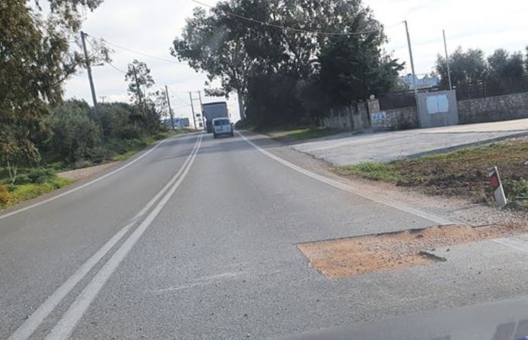 Χανιά: Άκρως επικίνδυνη λακκούβα στον δρόμο προς αεροδρόμιο! (φωτο)