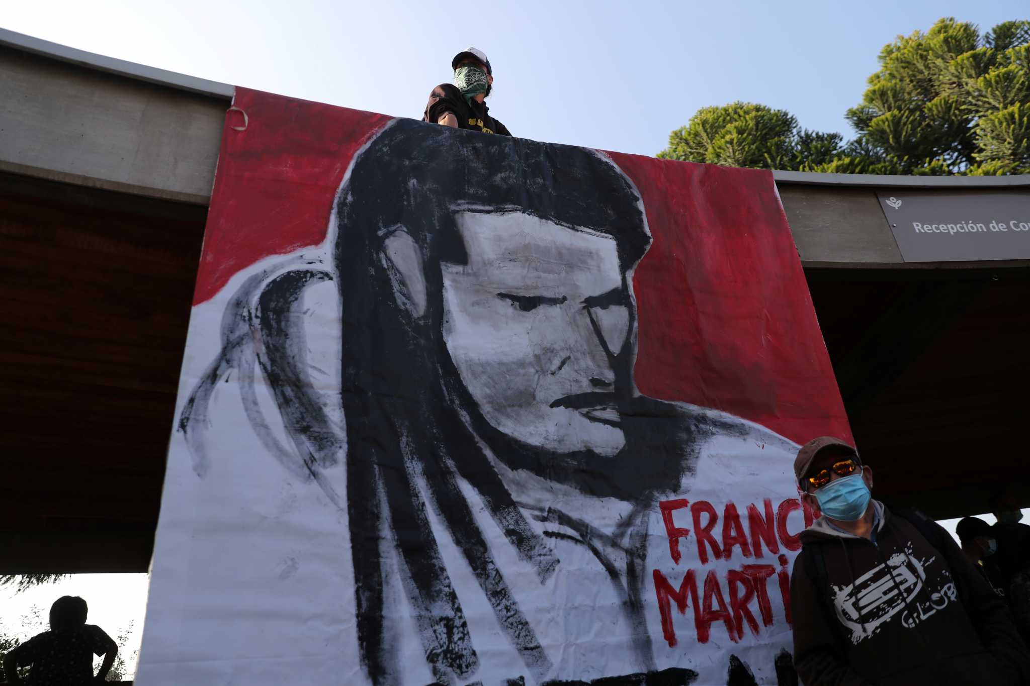 Χιλή: Το τελευταίο αντίο στον καλλιτέχνη του δρόμου που σκοτώθηκε από πυρά αστυνομικού