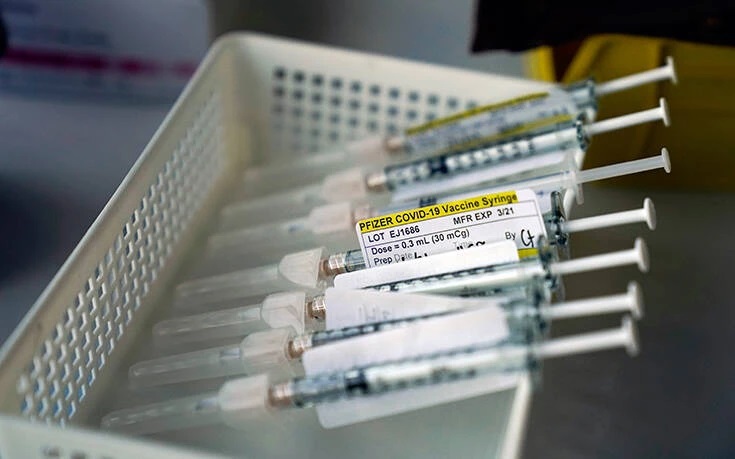 Pfizer: Στόχος να παραδίδει 13 εκατ. εμβόλια την εβδομάδα στις ΗΠΑ
