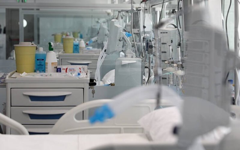 COVID-19: Κοντά στην κατάρρευση τα νοσοκομεία της Γαλλίας – Διάγγελμα Μακρόν το απόγευμα