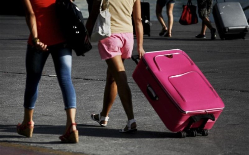 Forbes: Γιατί η Ελλάδα είναι ο πιο δημοφιλής ευρωπαϊκός προορισμός το καλοκαίρι του 2021