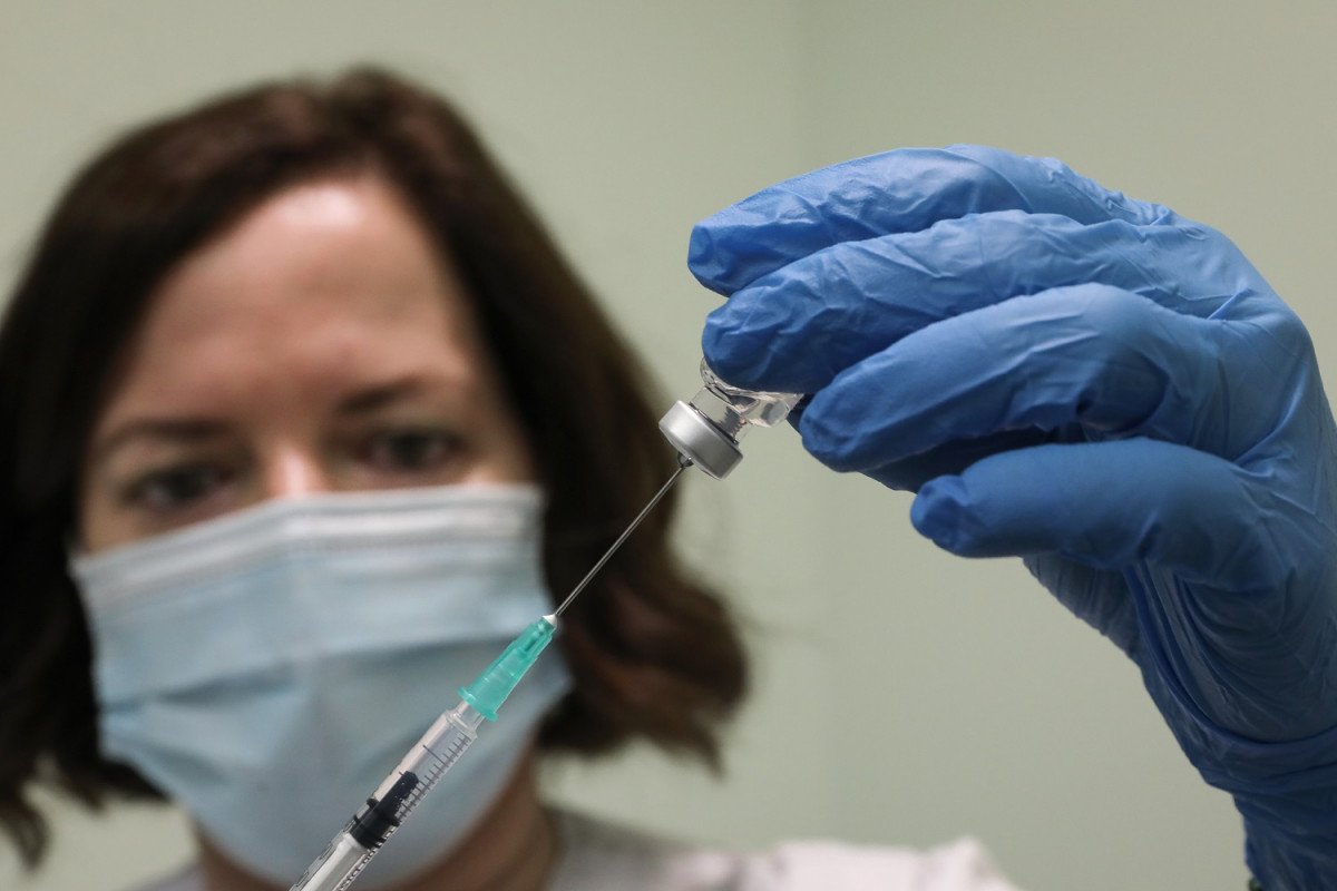Τζανάκης για εμβολιασμούς: «Δεν αποκλείω το ενδεχόμενο τρίτης δόσης»