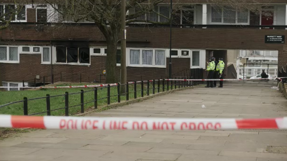 Δυο παιδιά και μια 34χρονη έχασαν τη ζωή τους από φωτιά σε διαμέρισμα του Λονδίνου