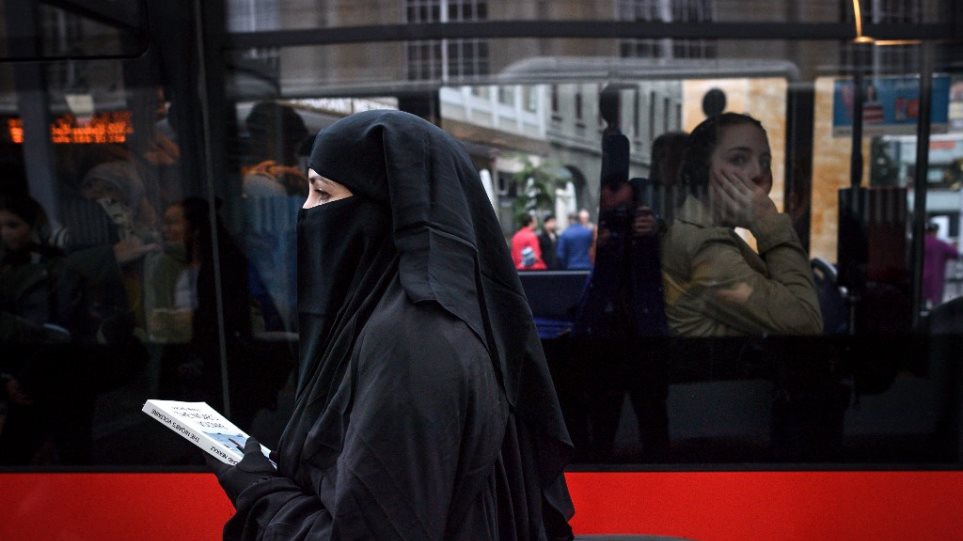 Ελβετία: Είναι το δημοψήφισμα για την απαγόρευση καλυμμάτων προσώπου ισλαμοφοβικό;