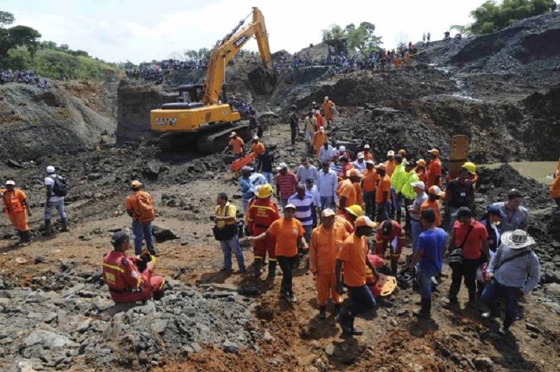 Ανασύρθηκαν 11 πτώματα από χρυσωρυχείο χωρίς άδεια στην Κολομβία