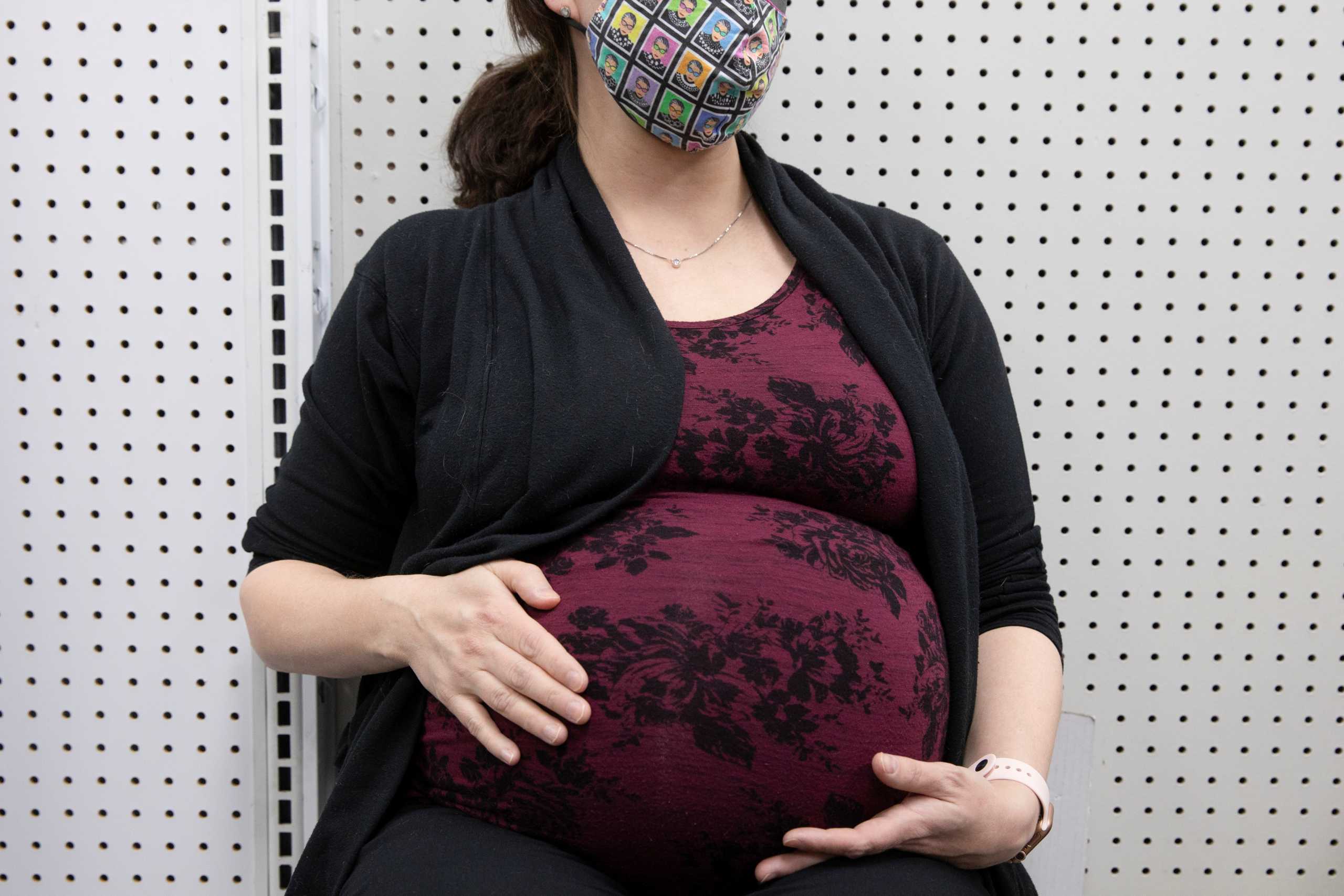 Κορωνοϊός και εγκυμοσύνη: Πόσο πιθανή είναι η μετάδοση από τη μητέρα στο νεογνό