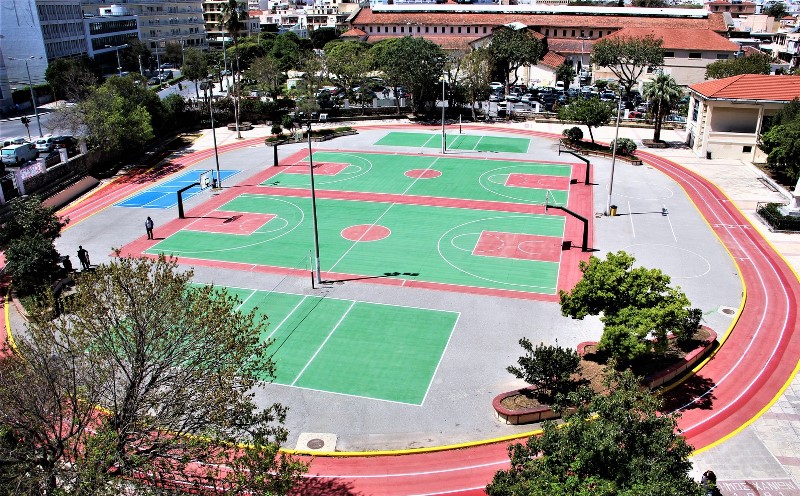 “Χρώμα στα γήπεδα των σχολείων” από τα συνεργεία του Δήμου Χανίων