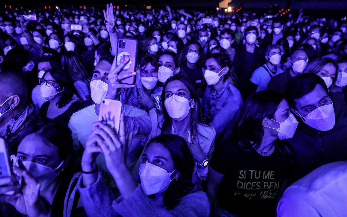 Καμία ένδειξη μετάδοσης του ιού σε ροκ συναυλία-τεστ με 5.000 θεατές στην Βαρκελώνη