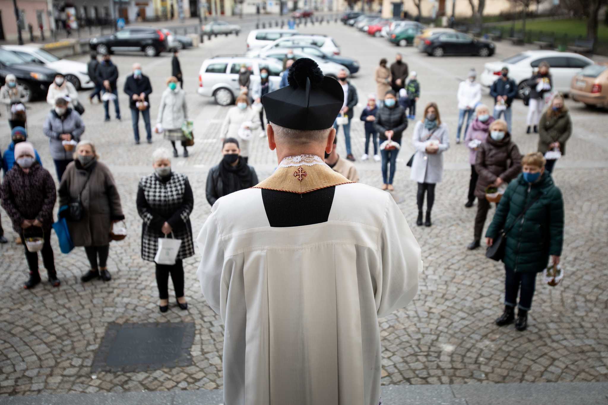 Πολωνία: Παρατείνονται τα μέτρα – Φόβοι για αύξηση των κρουσμάτων μετά το Καθολικό Πάσχα
