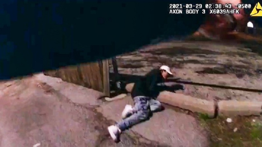 ΗΠΑ: Σοκ από το βίντεο με το θανάσιμο τραυματισμό του 13χρονου από αστυνομικό
