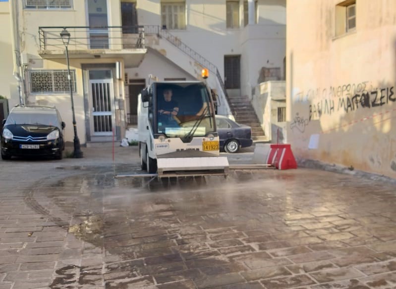 Καθαρισμός και απολύμανση στην περιοχή της Σπλάντζιας από τα συνεργεία του Δήμου Χανίων