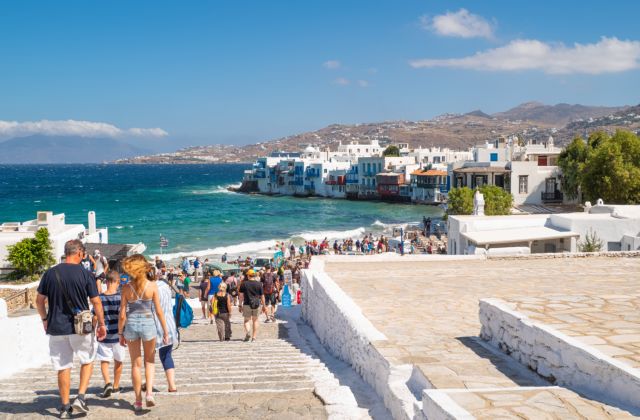 Τουρισμός: Η Ελλάδα «ανοίγει πανιά» – Τα μέτρα και το σχέδιο για το καλοκαίρι