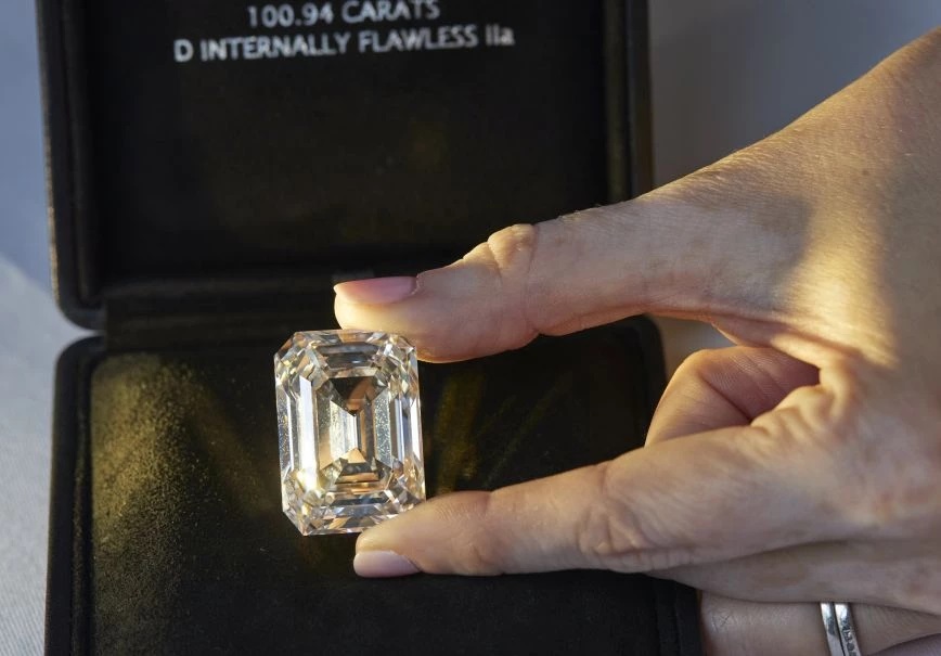 Δημοπρατείται στη Γενεύη διαμάντι 101 καρατιών