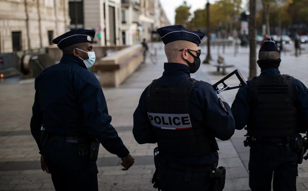 Γαλλία: 38χρονος έκοψε το κεφάλι και τα γεννητικά όργανα άνδρα και τα πήγε στην αστυνομία!