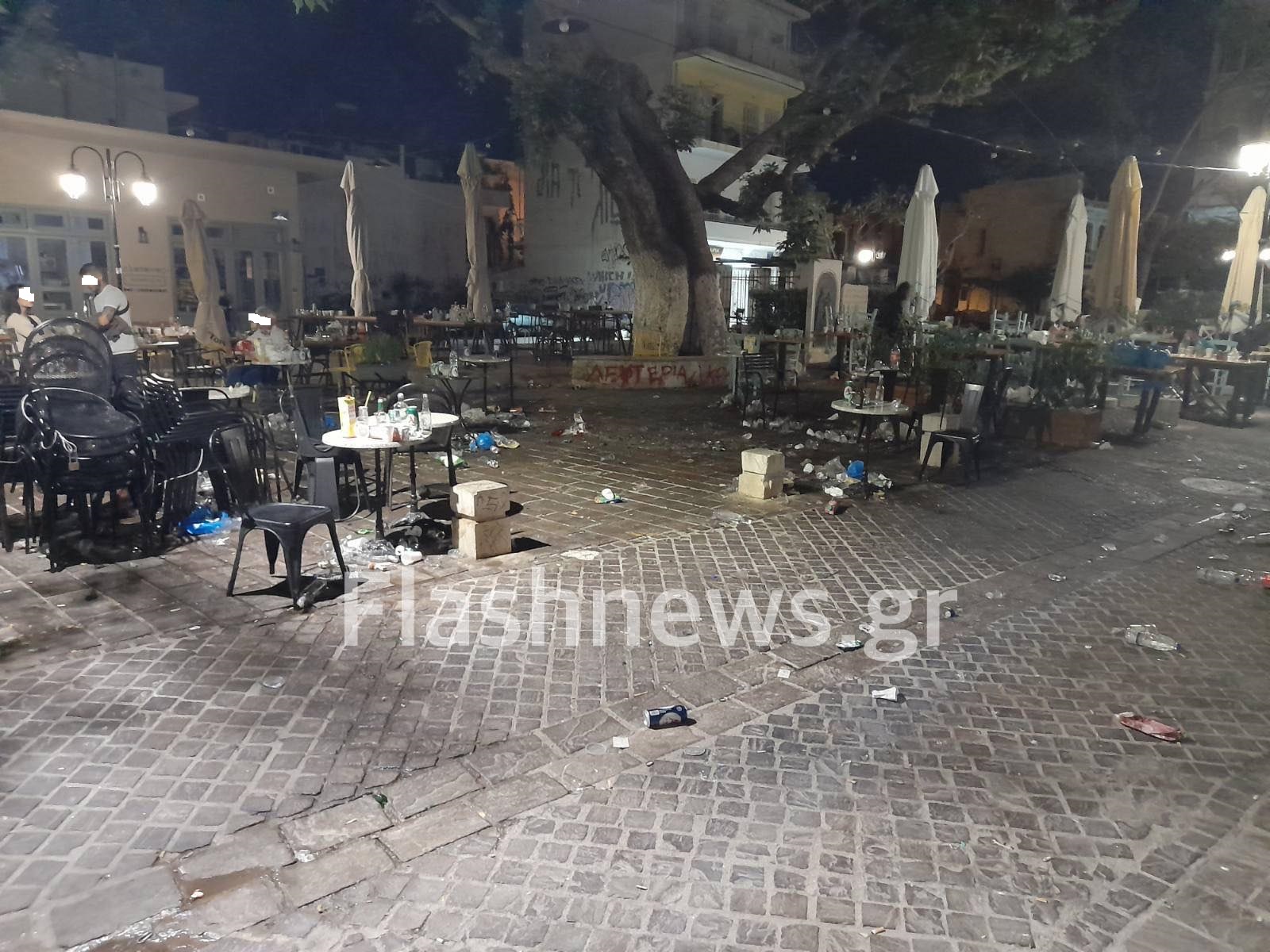 Τραγικές καταστάσεις με τα νυχτερινά πάρτι σε πλατεία στα Χανιά (φωτό)