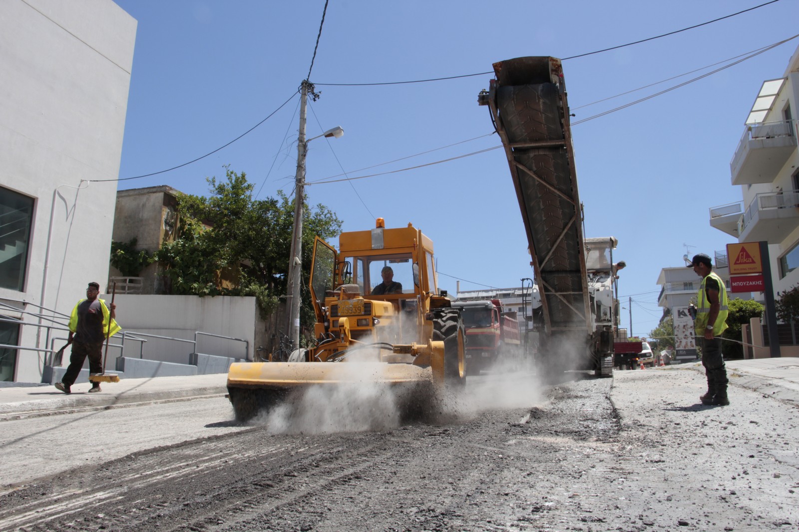 Ξεκίνησαν οι εργασίες ανακατασκευής του ασφαλτοτάπητα της οδού Μάρκου Μπότσαρη