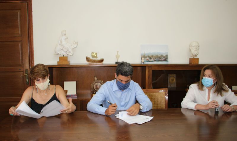 Δήμαρχος Χανίων: Υπέγραψε τη σύμβαση για αποκατάσταση του οδικού δικτύου στη Νέα Κυδωνία