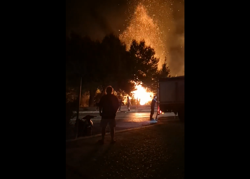 Βίντεο από τη στιγμή της μεγάλης πυρκαγιάς στα Λενταριανά